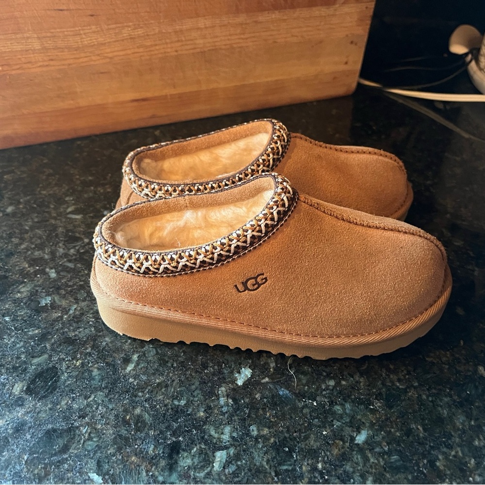 Kids Size 13 Ugg Tasman Slippers
